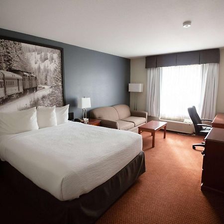 Super 8 By Wyndham Whitecourt Hotel Exterior photo