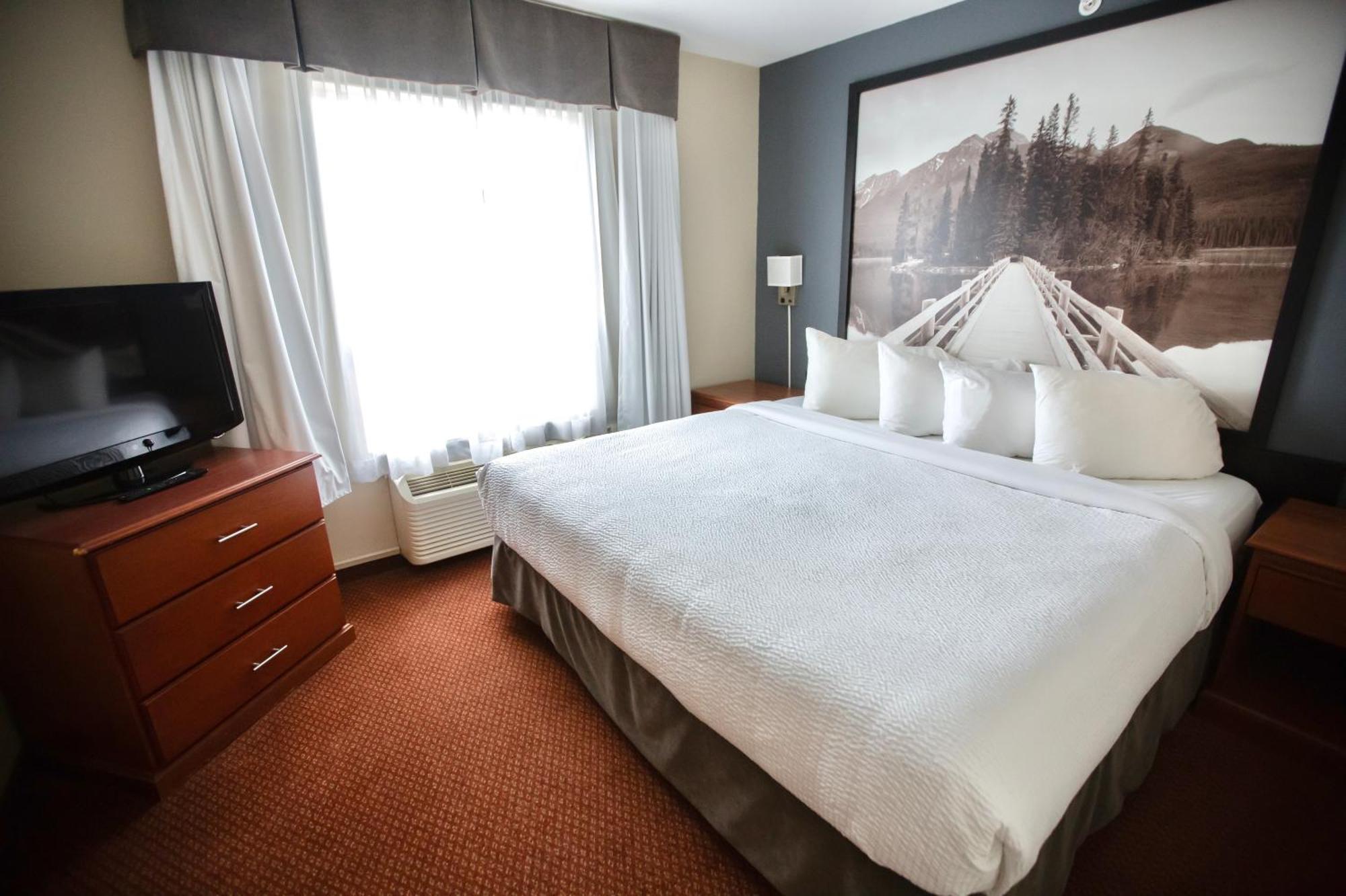 Super 8 By Wyndham Whitecourt Hotel Exterior photo