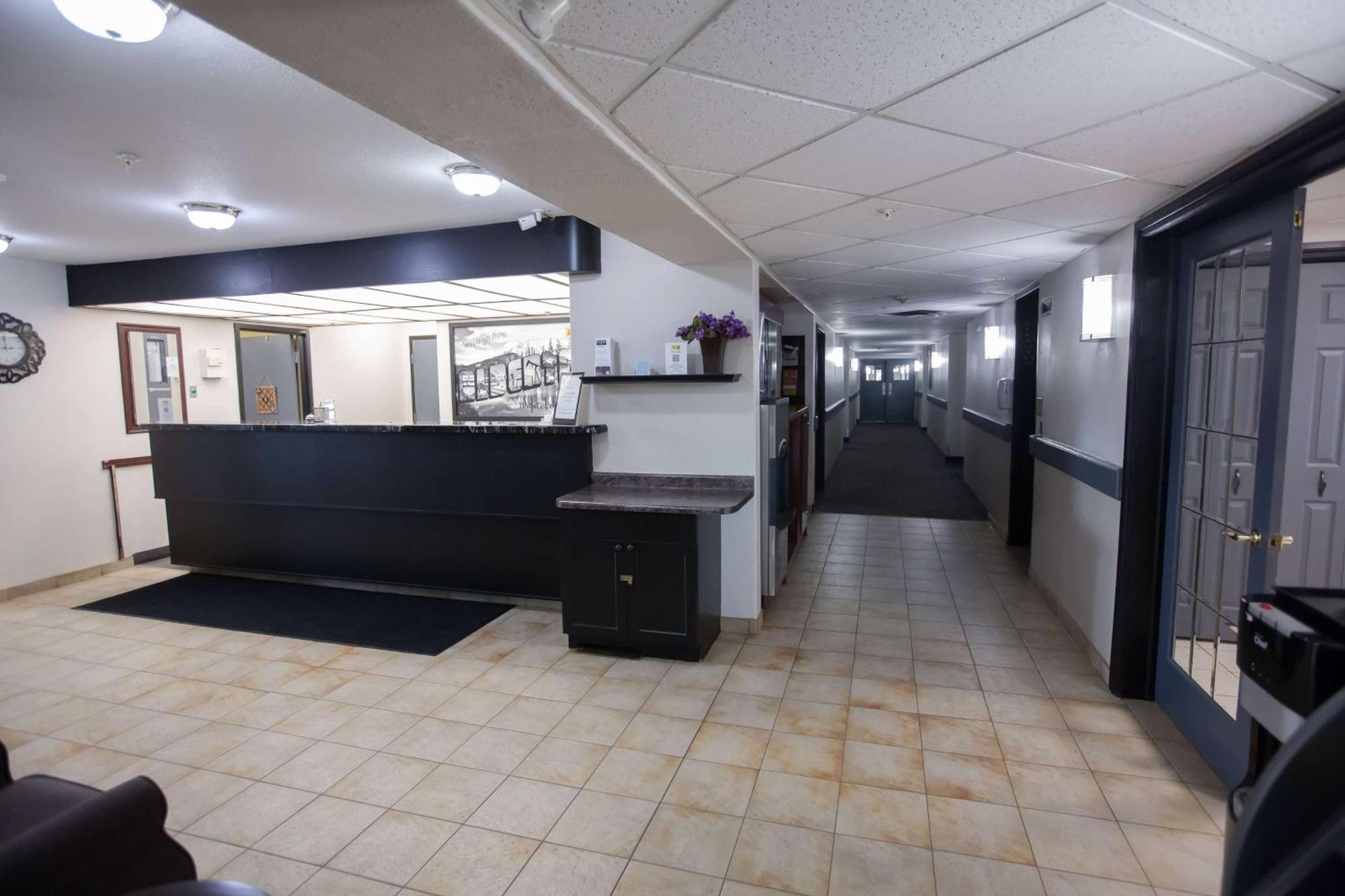 Super 8 By Wyndham Whitecourt Hotel Exterior photo